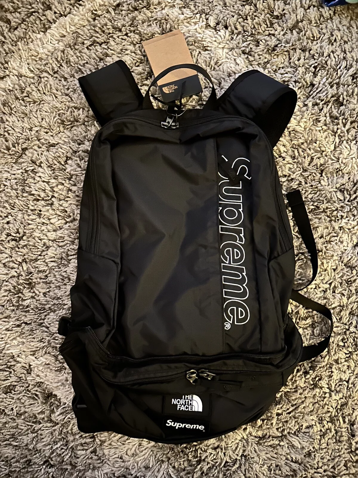 SAC À DOS CONVERTIBLE SUPREME x THE NORTH FACE TREKKING NOIR SS22