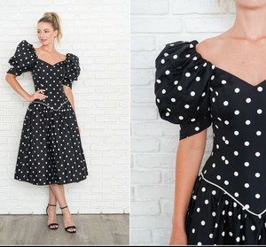 black polka dot puff sleeve dress