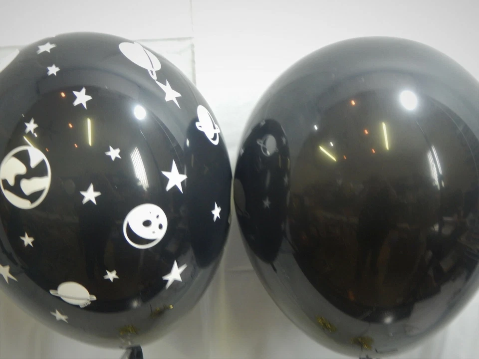 Globos espaciales, globos celestes, estrellas, planetas. Látex blanco y negro Foto 4 de 4