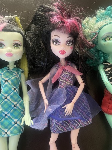 Monster High Dolls Frankie Stein Voltageous Draculaura Honey Swamp FIVE FIGURES - Picture 4 of 14
