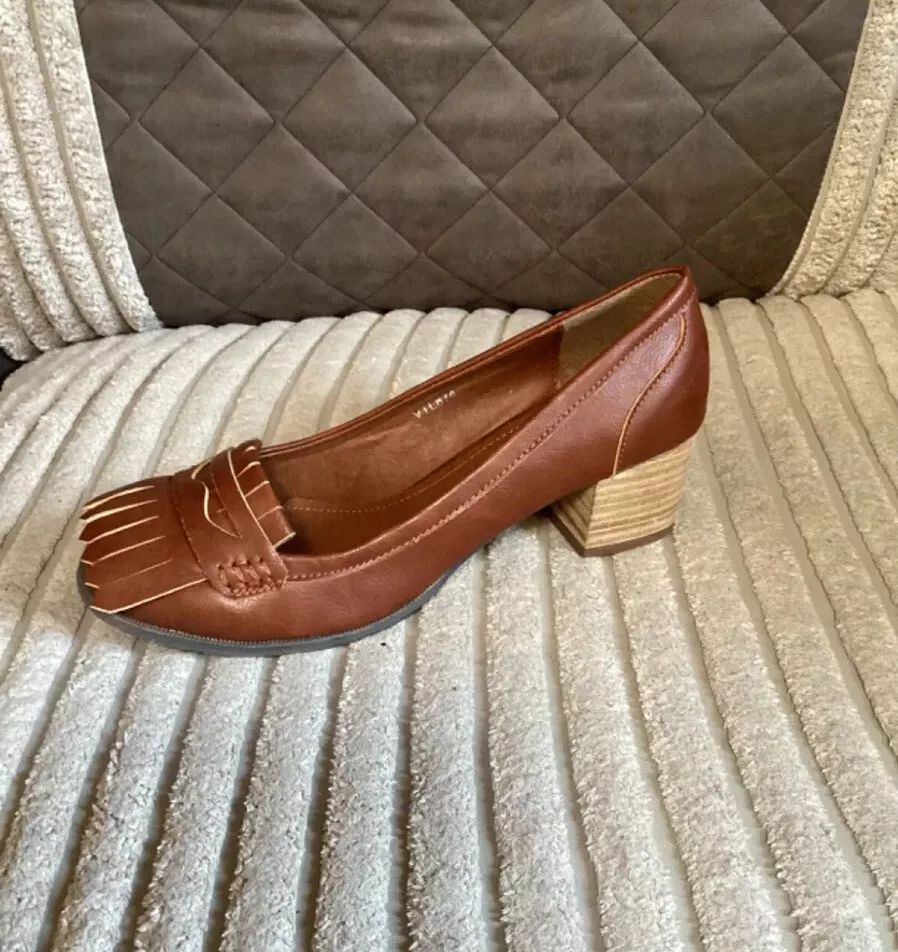 Ladies 2025 tan shoes