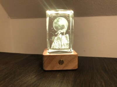 Vollmond Wolf Epoxid Durchsichtig mit RGBLED Holzbasis Skulptur Beleuchtet Natur