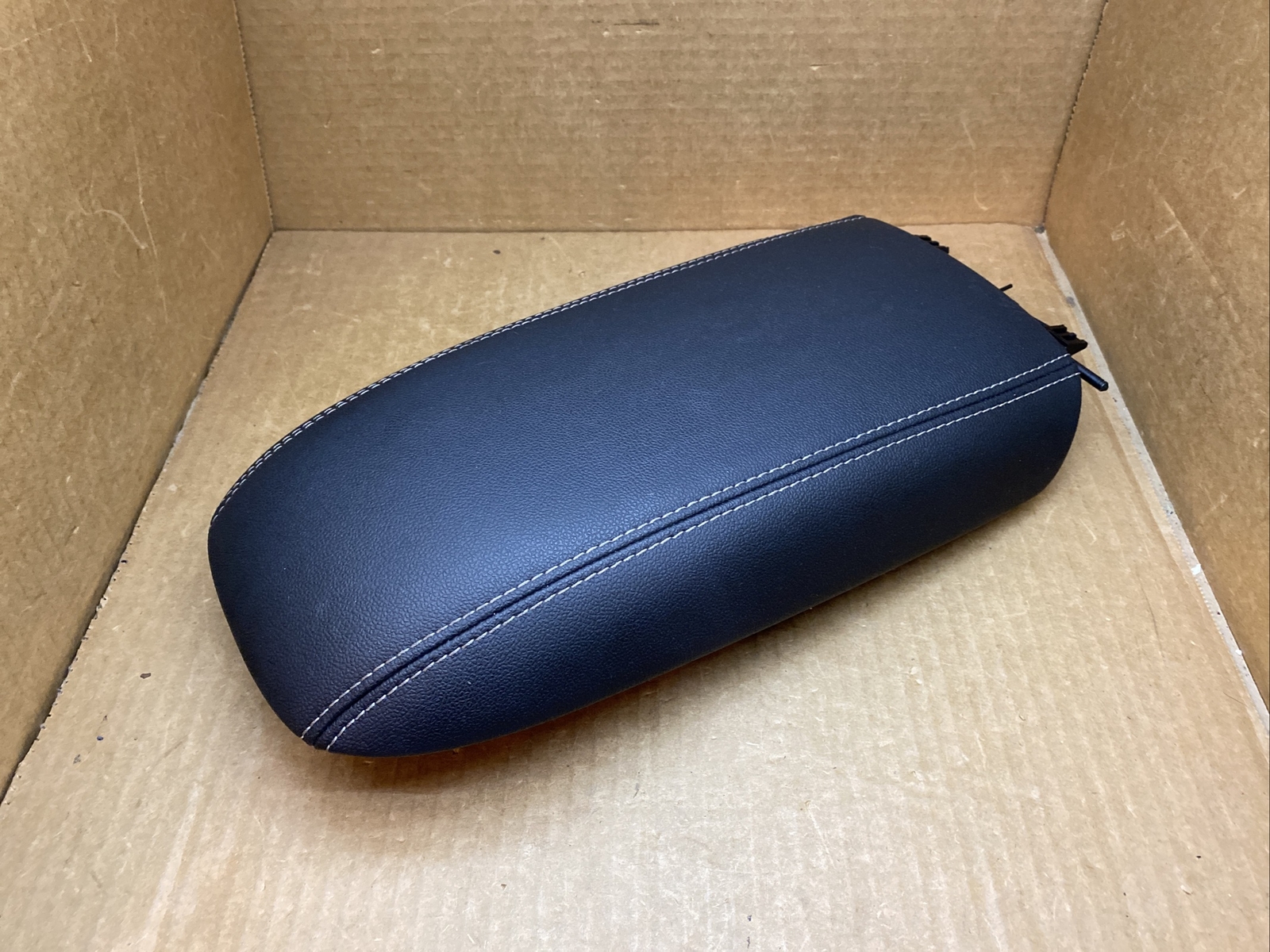 20202021 Kia Soul Center Console Lid Cover Top Arm Rest Armrest Black