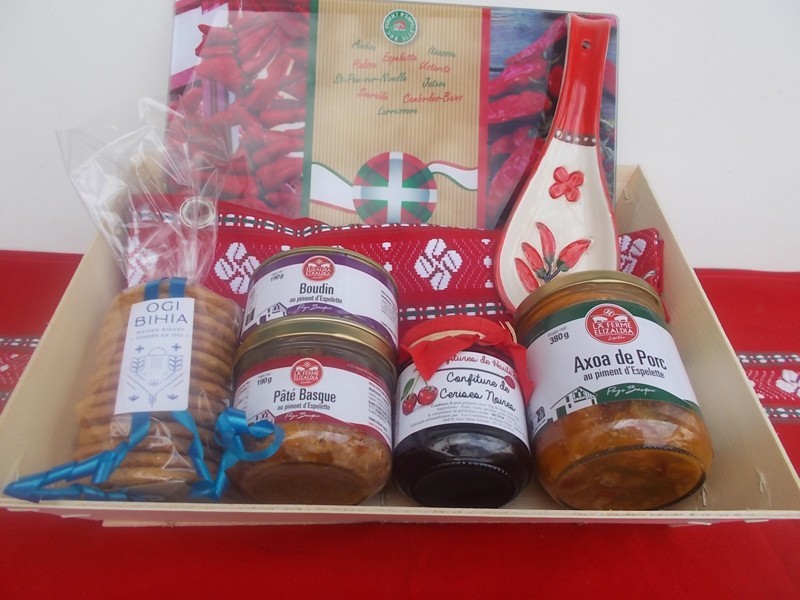 Coffret gastronomie basque Baiona en coffret bois de dégustation premium