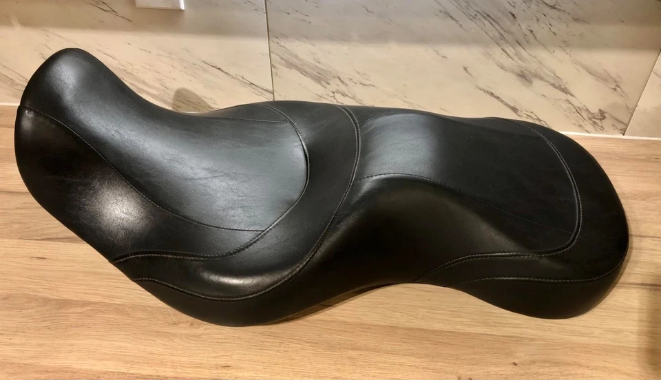 Harley Davidson 🏆 状况完好 🏆 DYNA SWITCHBACK FLD 座椅/鞍座 54166-12-R — 第 2/4 张图片