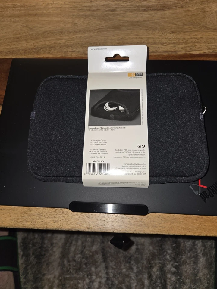 Case Logic 7-Inch Tablet Sleeve – Padded Protective Case for Kindle Fire & 7" Ta - Image 2 of 3