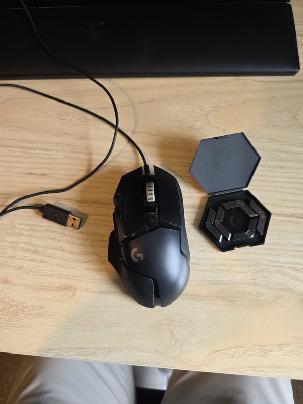 Logitech G502 Hero Optical Gaming Mouse With All Weights