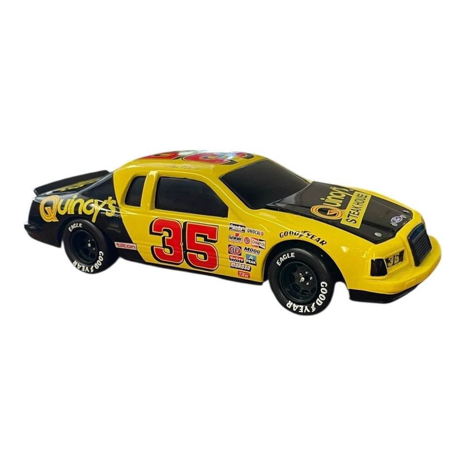 Banco fundido a presión Alan Kulwicki #35 Quincy’s Steakhouse Action 1995 escala 1:24 Foto 3 de 4