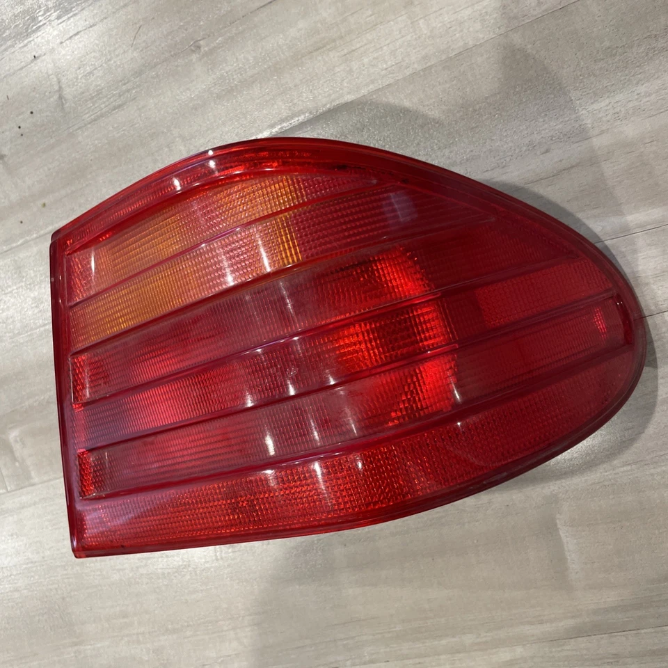 Luz trasera lateral derecha para pasajero Mercedes-Benz E420 1997 fabricante original EMCF2 Foto 2 de 4
