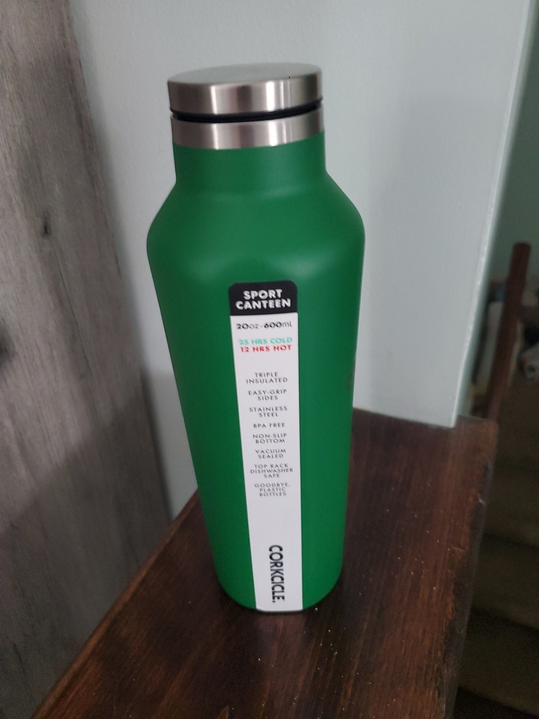 Canteen Prime Green 20 Oz/ Logo Corkcircle
