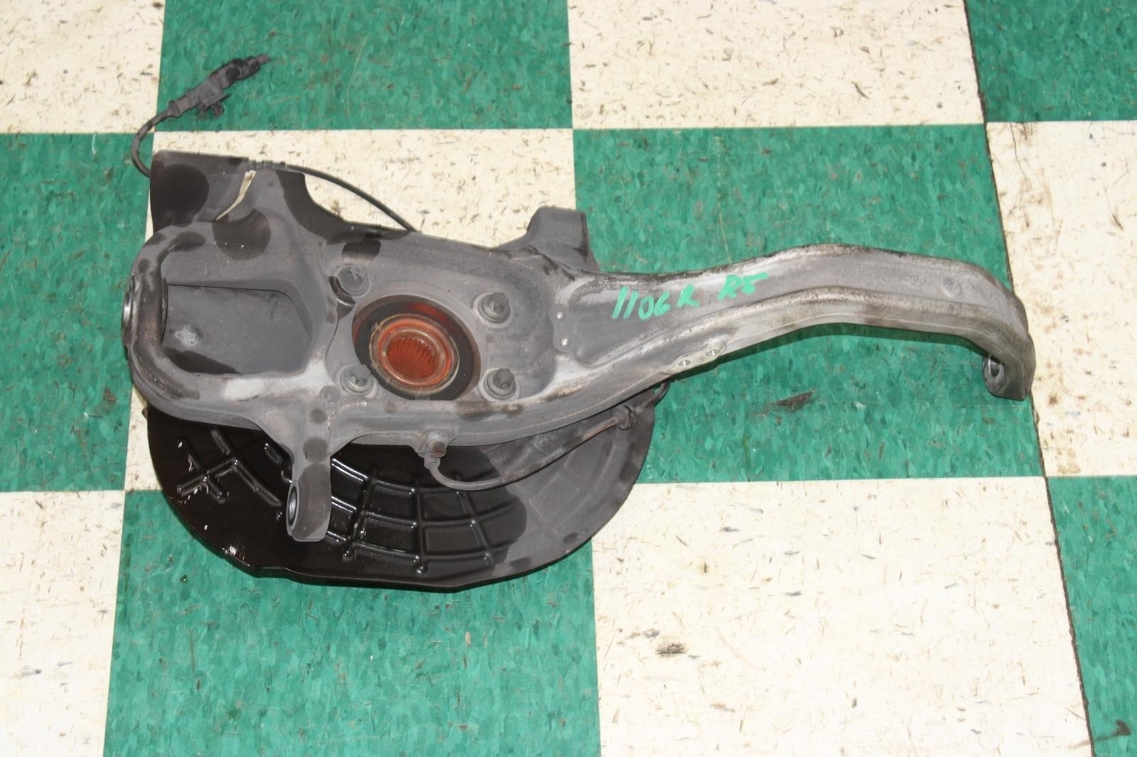 Maserati Ghibli 2014-2017 Front Right Steering wheel hub