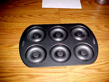 Wilton 6-Cavity Non-Stick Donut Pan Metal 12x8in Never Used Great Condition