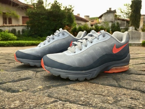 Nike Air Max InVigor Women's Size 7M Sneakers in Blue Hot Lava - Picture 16 of 18