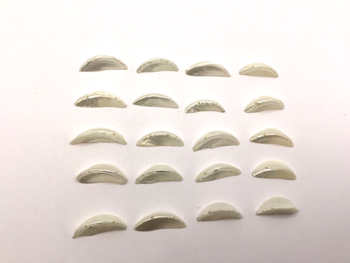 Nice Set Of 20 Mother Of Pearl Crescent Buttons For Craft Decoration. - Picture 5 of 10