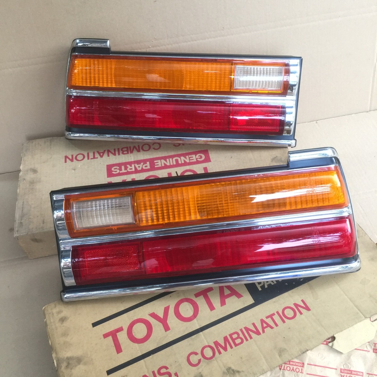 希少　昭和レトロ　コタツ掛　CORONA ORIGINAL TAIL LIGHT REAR LAMP LENS RH LH IKI TOYOTA CORONA RT130 TT130