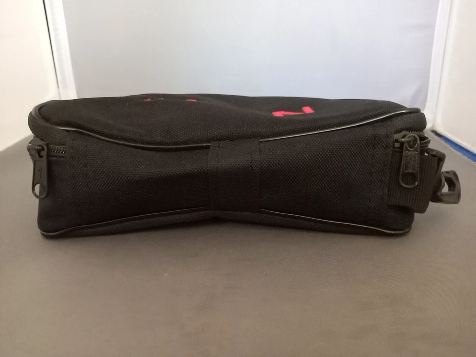 Estuche para gafas de sol NYX Golf negro - SOLO ESTUCHE - Viene con inserciones Foto 4 de 4