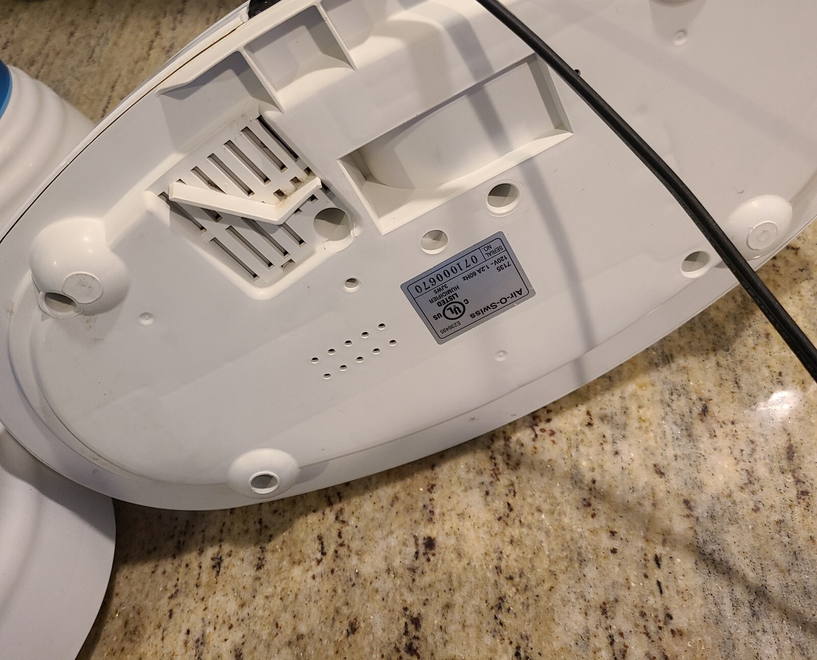 Lot of 3 AirOSwiss 7135 Humidifiers & 2 Filters **READ Need Cleaning