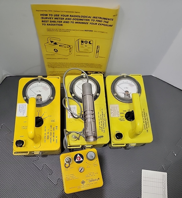 Victoreen CD V-777 Radiation Detection Set W/ Dosimeters
