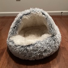 Small S Plush Hooded Covered Cave Dog Bed, Faux Fur, Gray White
