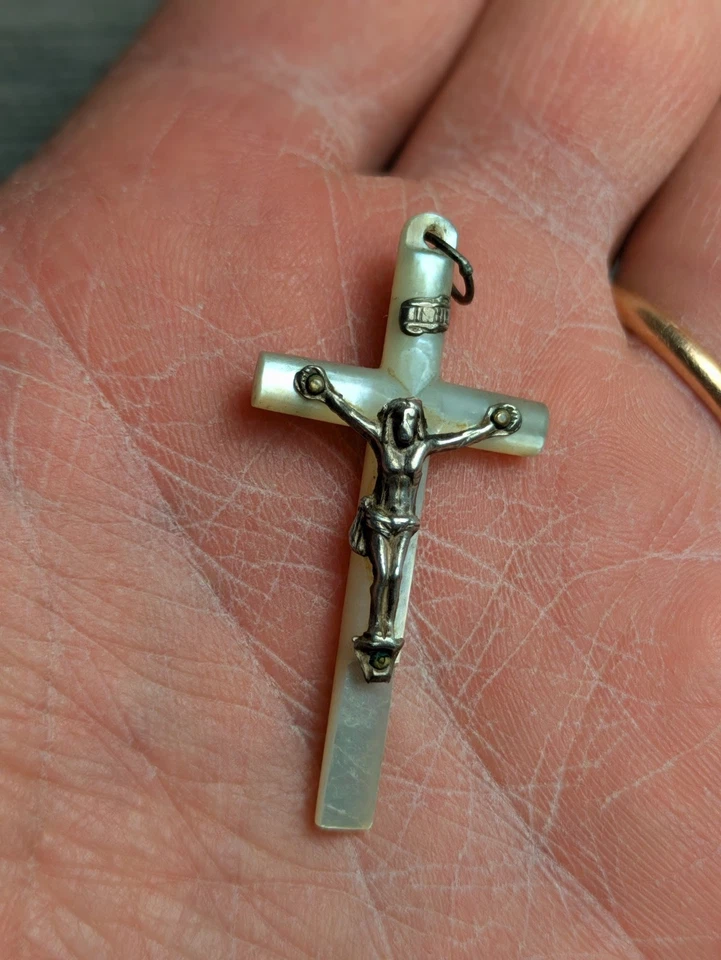 Croix religieuse en nacre fin XIXème / pendentif, ancien petit Crucifix argenté  - Photo 4/4