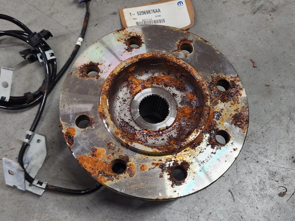 98-99 Dodge Ram 2500 RH FRONT WHEEL BEARING and HUB Assembly Mopar 52069876AA - Image 2 of 4