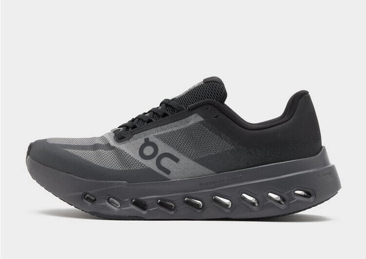 На бегущих кроссовках Cloudsurfer Next черного цвета