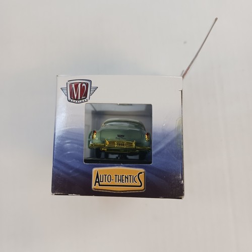 Chevrolet Bel Air 1954 M2 Machines Auto Thentics verde 1:64 Chase 1/750 - Imagen 5 de 7
