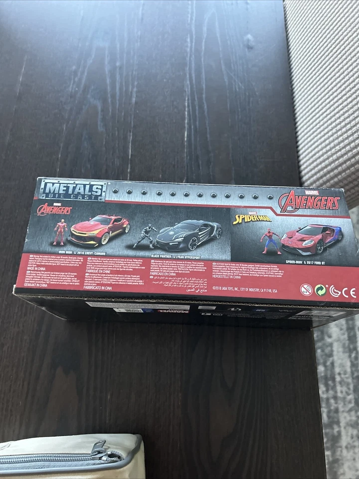 1:24 JADA TOYS Marvel Avengers Metals Die Cast *Iron Man* y *Chevy Camaro 2016* Foto 4 de 4