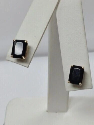 Aretes de ónix negro con corte esmeralda de 2 quilates creados en laboratorio en oro amarillo de 14 quilates más de 925 Foto 2 de 4