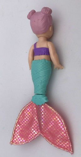 Mattel Barbie Kelly MISTERIOSA SIRENA NIÑA MUÑECA PELO ROSA PÚRPURA VERDE - Imagen 3 de 3