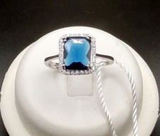 ANELLO ENGAGEMENT IN ORO BIANCO 18 KT. TIT. 750 CON ZAFFIRO E BRILLANTI.