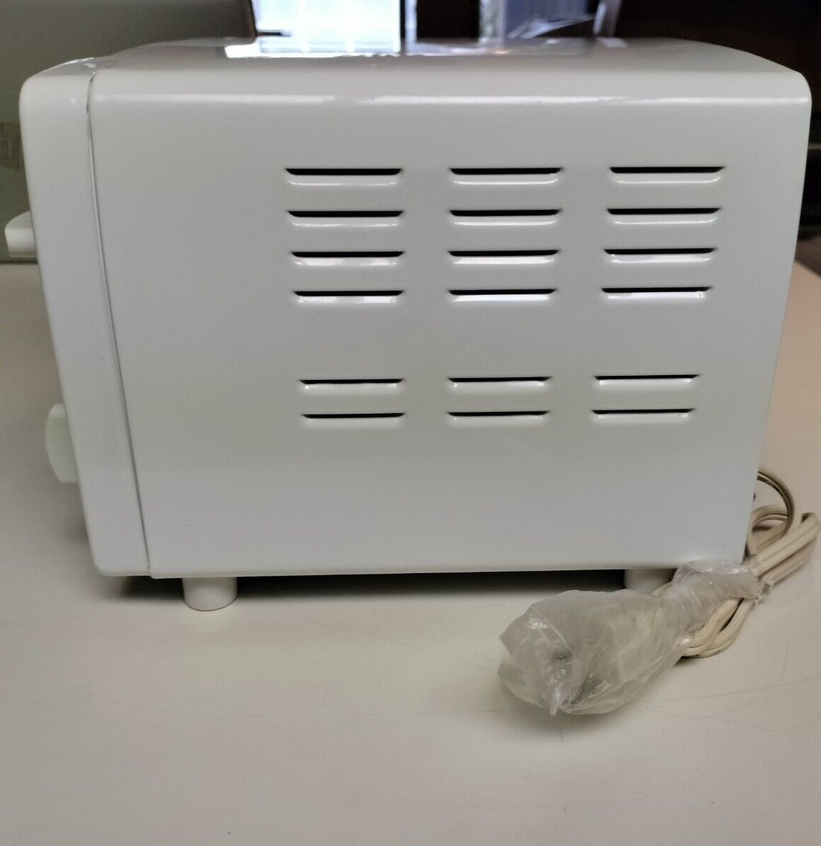 New/Old Stock2011 ProctorSilex White Large 4Slice Toaster Oven