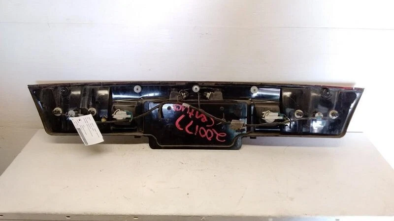 2001-2005 Buick Century Lid Mounted Center Tail Light Panel OEM - Изображение 4 из 4