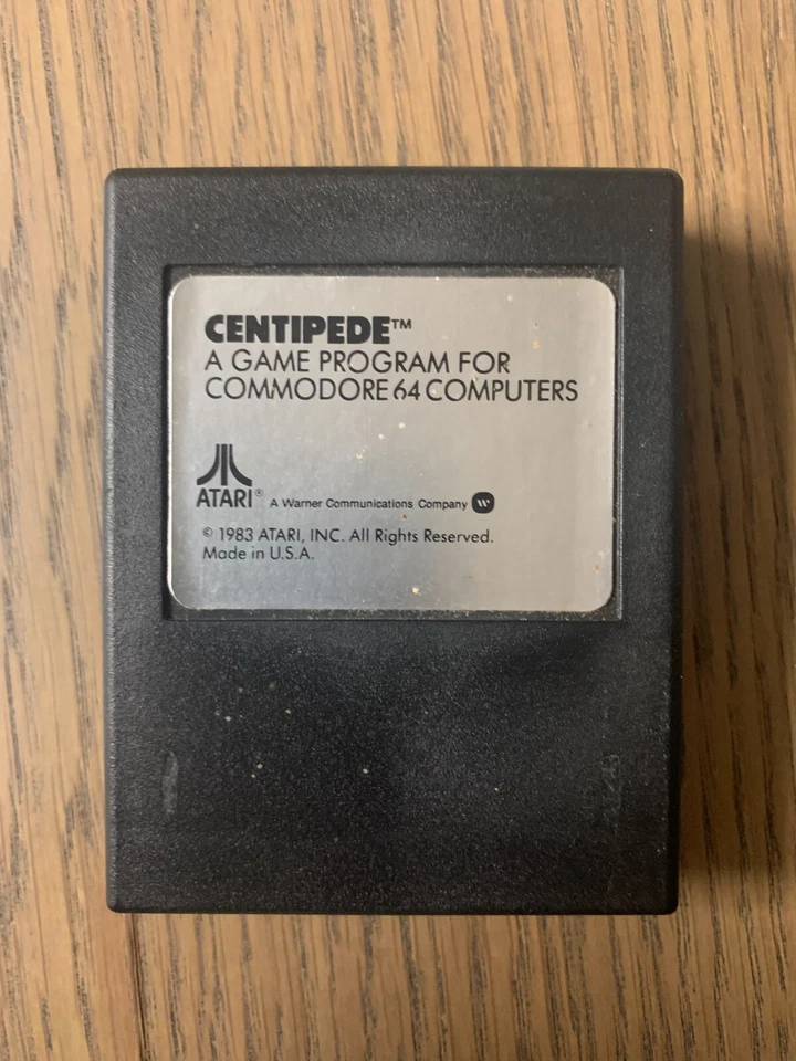 COMMODORE 64 - Atari CENTIPEDE - Game Box & Instructions & Registration - Image 2 of 4