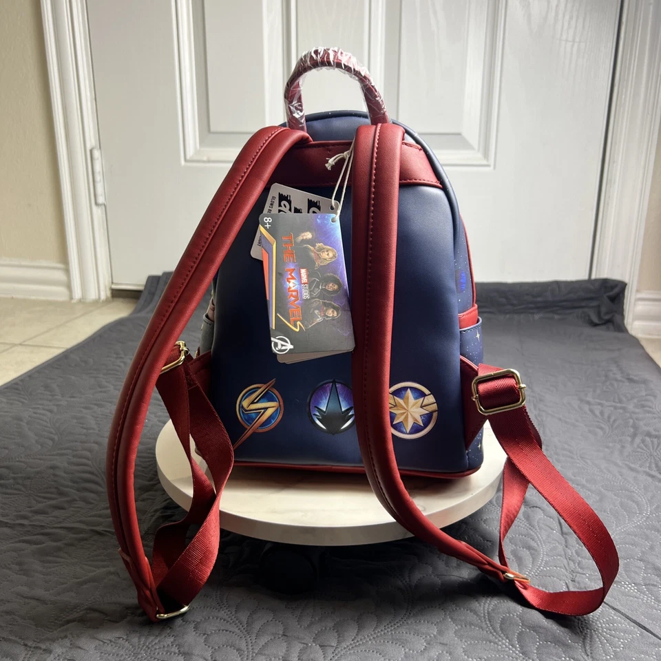 Loungefly MARVEL The Marvels Glow in the Dark 10” Mini Backpack Collectible NWT Foto 2 de 4