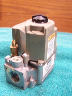 Honeywell VR8205S2866 LP Gas Valve Lennox Armstrong OEM 20466803