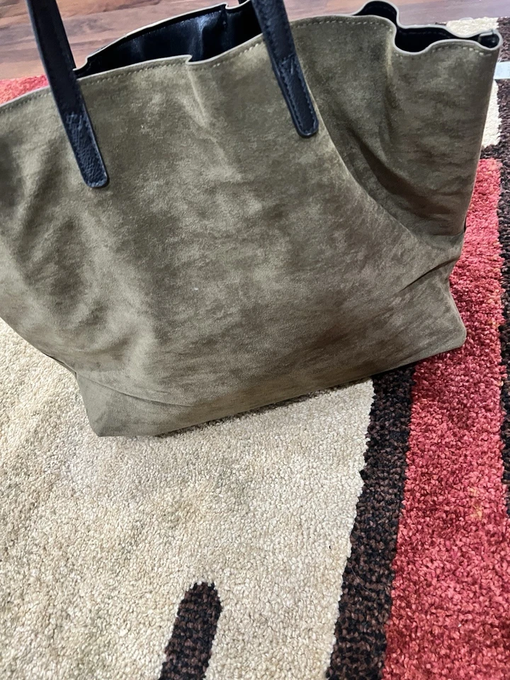 Bolso de Hombro Neiman Marcus XL Verde Oliva Terciopelo Rosa Negro Rayas Abierto Superior Foto 2 de 3