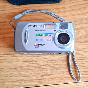 Samsung Digimax 401 4.0MP Silver Compact Digital Camera 1x Zoom + Case