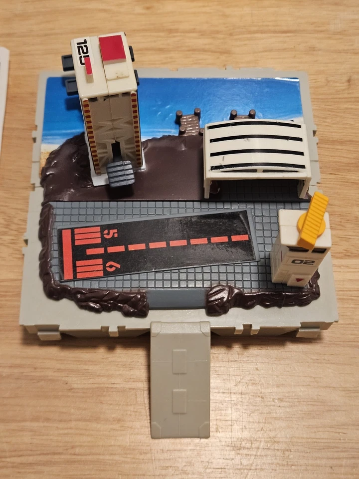 Juego Micro Machines Travel City Air Base Marina Foto 2 de 4