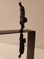 Ausdruckstarke abstrakte Skulptur "Spiegelbild", Metall, schwarz, Figur