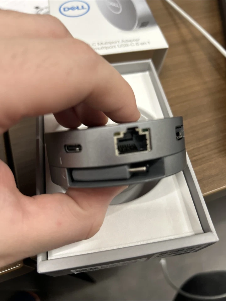Adaptador multipuerto Dell 6 en 1 USB-C DA305 Foto 4 de 4