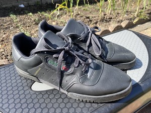 yeezy calabasas black uk