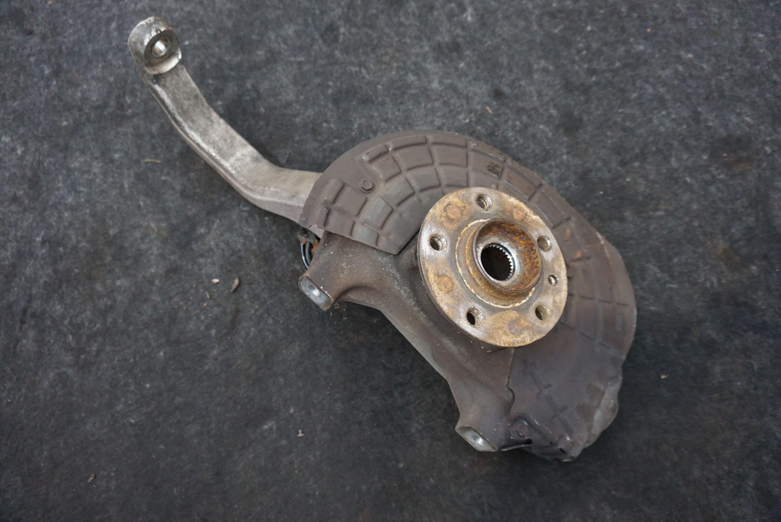 Front Left Driver Spindle Knuckle 670039065 Maserati Quattroporte S M156 14-17+