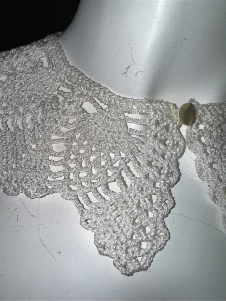 Gola de crochê vintage marfim à mão - Imagem 3 de 4
