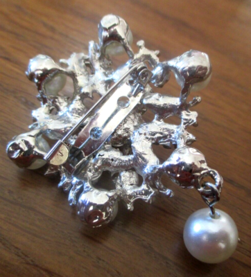Grande Broche Rétro Argentée 1939 - Perles Nacrées Et Cristaux, état Impeccable, Bijou Fantaisie