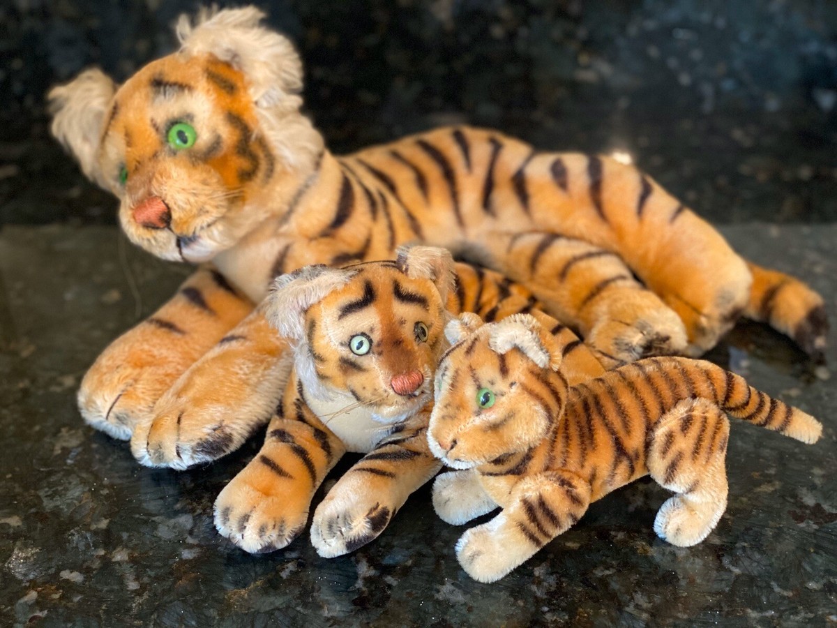 SALE!!オリンピック！1983年！北京！虎！タイガー！ヴィンテージ！レトロ！ Set of 3 Vintage 1950s Steiff Tigers (23”) & Two Cubs 13”/10