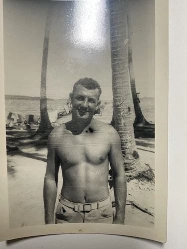 LOT OF 10 VTG SNAPSHOT 1940S WW2 PHOTO HANDSOME SEMI NUDE HAWAII SAILOR GAY INT