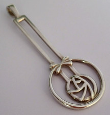 Lovely Carrick Jewellery Celtic Mackintosh style solid sterling silver pendant