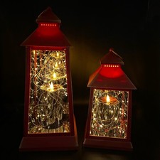 2 Lanterne LED Rosso con Candela a Ceppo, Catena Luminosa, Timer, Effetto Scintilla in Set