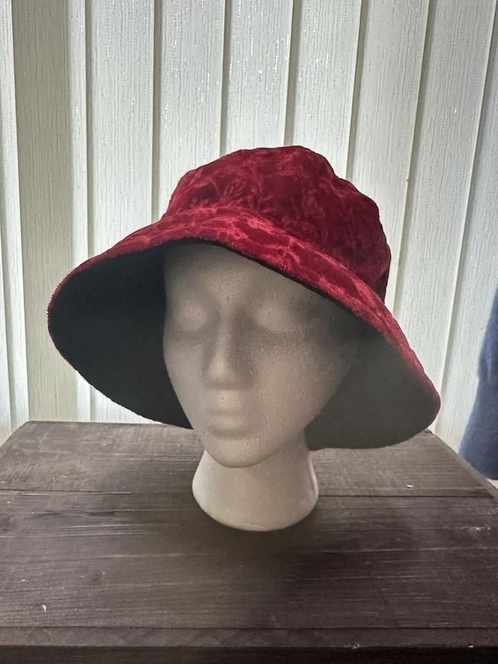 Sombrero Cubo Mujer Reversible Rojo Rosa y Negro Terciopelo, Boho Retro Ecléctico Artístico Foto 3 de 4